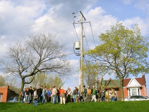 Discussing the buffering function of neighbourhoods
